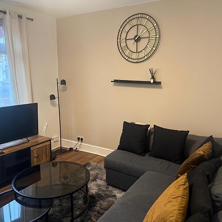 Home Sweet Home In Rg1 With Free Parking Рединг Екстериор снимка