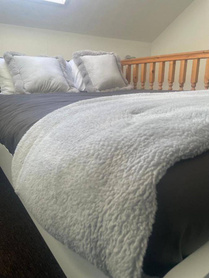 Home Sweet Home In Rg1 With Free Parking Рединг Екстериор снимка