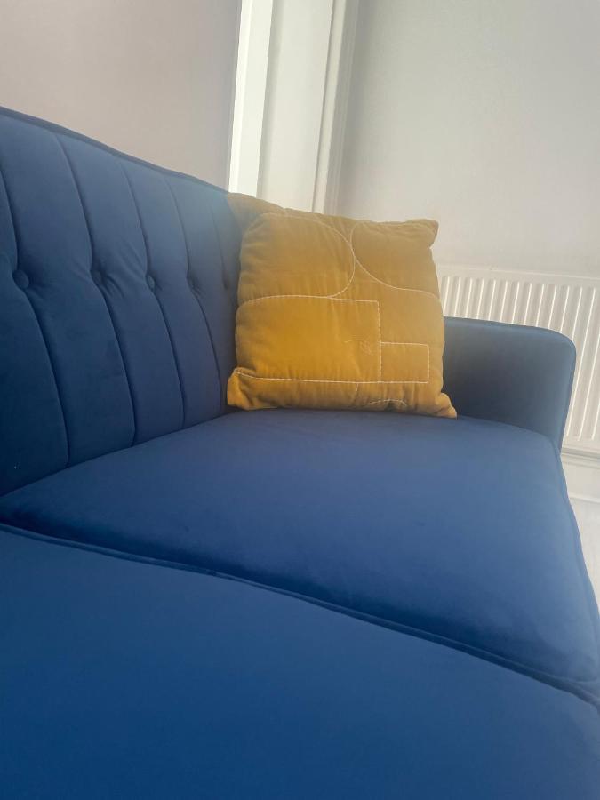 Home Sweet Home In Rg1 With Free Parking Рединг Екстериор снимка