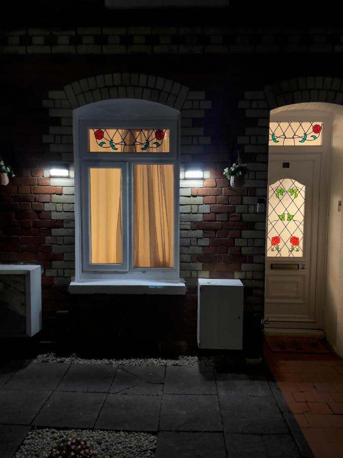 Home Sweet Home In Rg1 With Free Parking Рединг Екстериор снимка