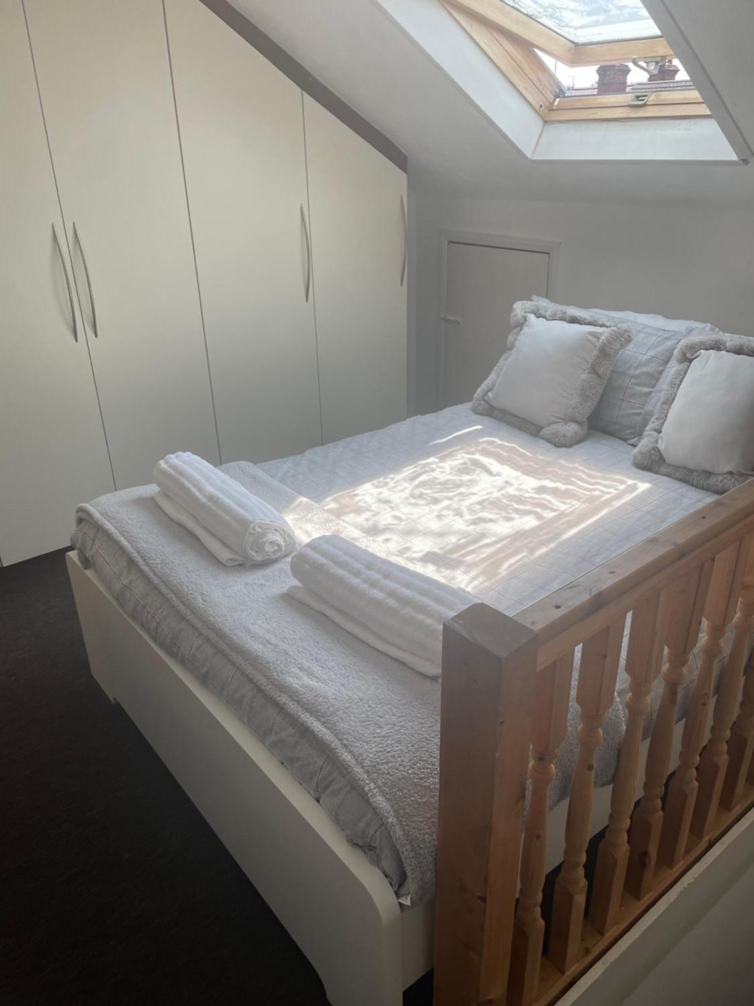 Home Sweet Home In Rg1 With Free Parking Рединг Екстериор снимка