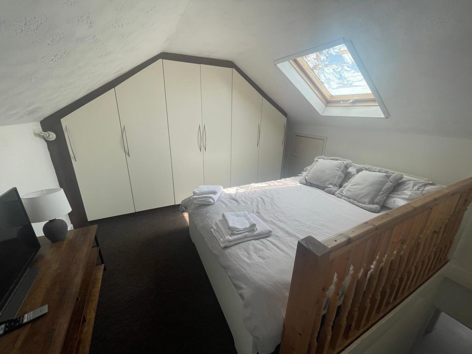 Home Sweet Home In Rg1 With Free Parking Рединг Екстериор снимка