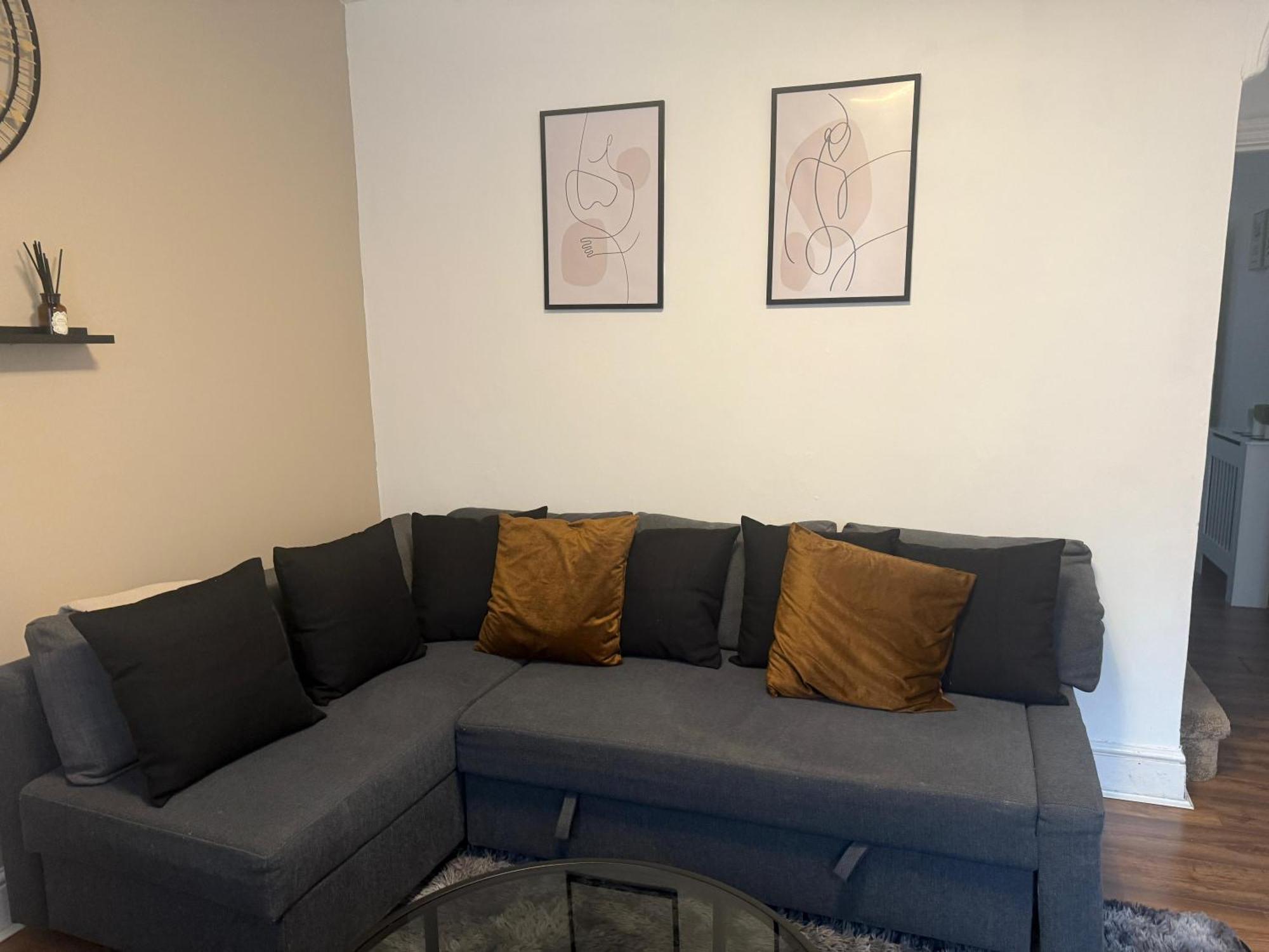 Home Sweet Home In Rg1 With Free Parking Рединг Екстериор снимка